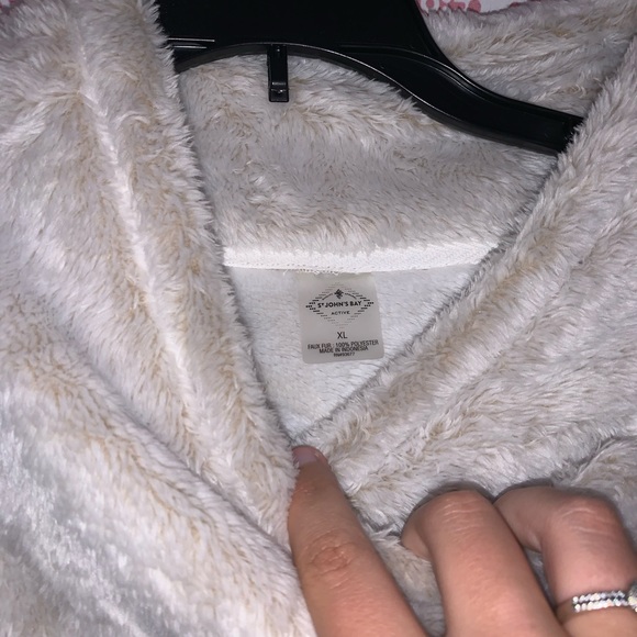 Grey Sherpa - Picture 2 of 3